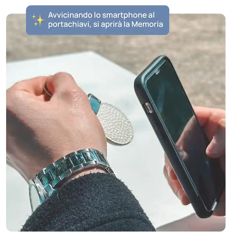 GSHLLO Portachiavi A Forma Di Fragola In Ecopelle - Custodia Per NFC, Tracker, Carte, Con Anello Portachiavi
